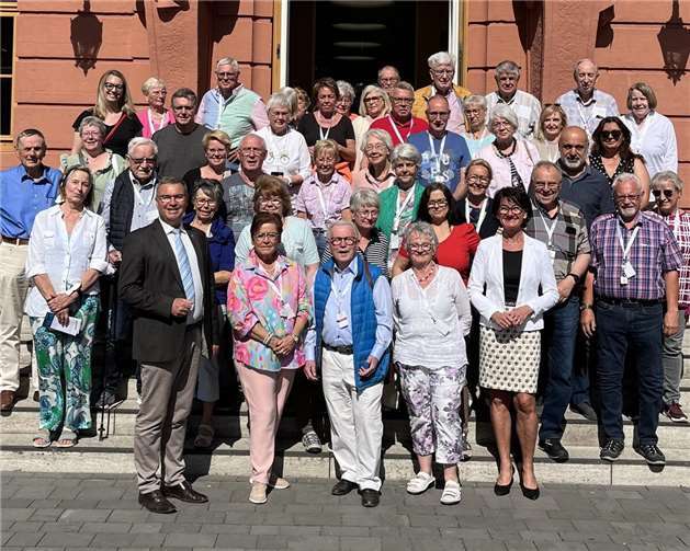 Horst Gies und Petra Schneider mit den Besuchern aus dem Wahlkreis 14.  Foto: Horst Giess