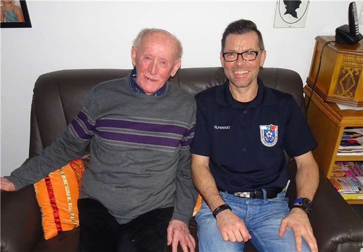 Horst Oberberg (li.) und Dirk Kaltenbach, zwei Fußballfanatiker. Foto: WR