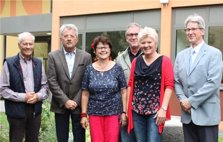 Horst Roth, Hans-Peter Knossalla, Dr. Ingrid Stollhof, Josef Auster, Beate Christ und Günther Kohl (von links) bilden das Vorstandsteam des Neuwieder Hospizvereins. Hospizverein