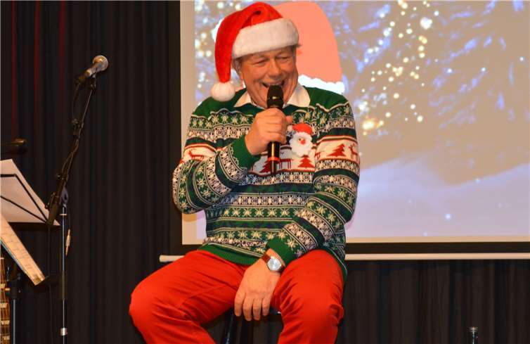 Horst Weber mit Geschichten aus seinem Jahresrückblick.