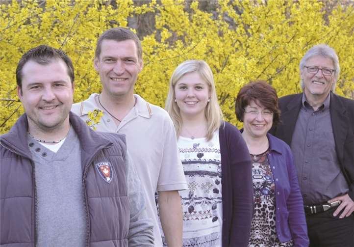 Horst Weiler (2.v.l.), Alexander Ost, Johanna Manns, Gaby Kohns und Friedhelm Schmorleiz führen die Liste des SPD-Ortsvereins Kettig an. privat