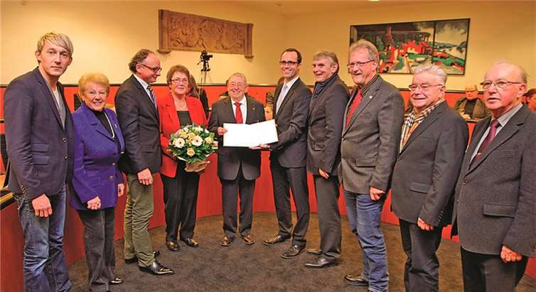 Horst Zerwas (Mitte) wurde mit der Verdienstmedaille des Landes Rheinland-Pfalz ausgezeichnet. WPA