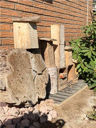 „Hotelanlage“ für Wildbienen im Stillen Winkel in Bendorf.