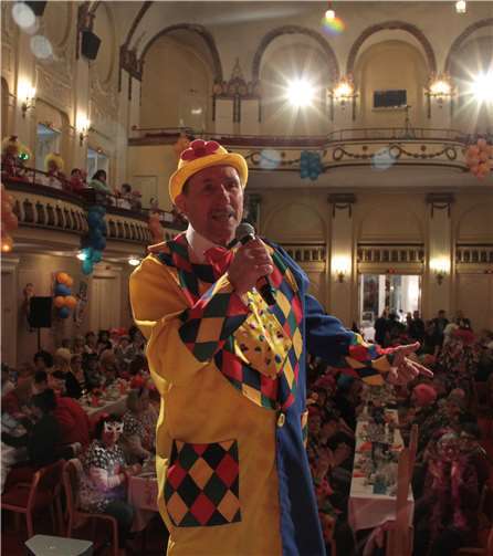 Hotte (Horst Leder) Eröffnung mit kölschen Stimmungsliedern.