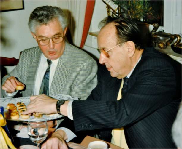 Hürters Kontakt zu Spitzen-Persönlichkeiten, wie dem Außenminister der Einheit, Genscher, war enorm.