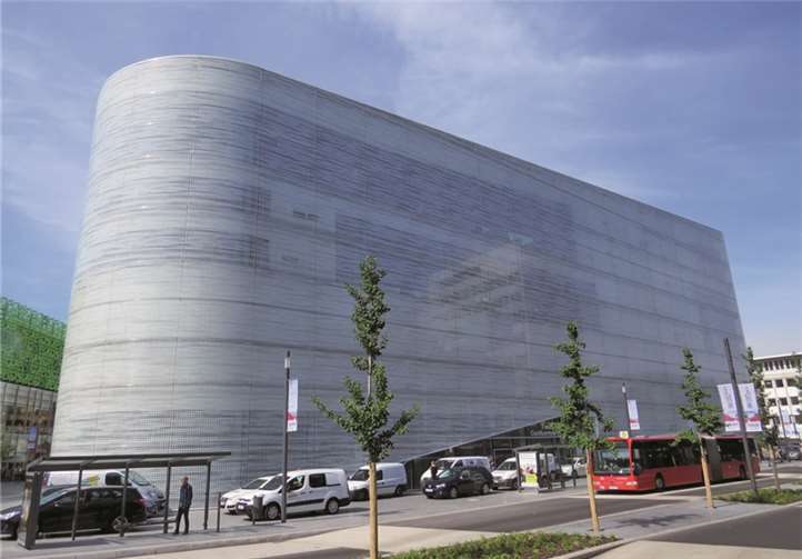 Hütet den Zentralplatz seit 2013: Das Forum Confluentes. privat