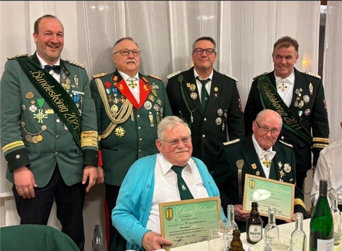 Hugo und Herbert Braunschädel wurden für beeindruckende 75 Jahre Mitgliedschaft gewürdigt.Fotos: Nina Ketzner