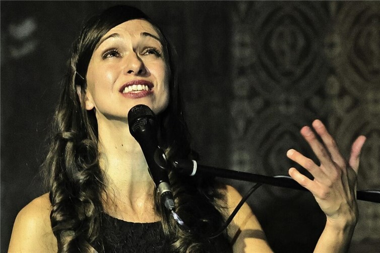 Humor mit Tiefsinn kennzeichnet das Programm von Anna Piechotta