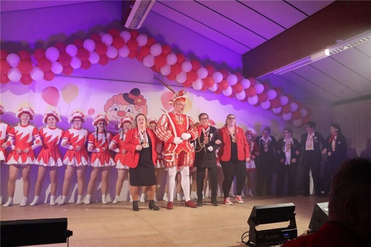 Humor und Tanz beim Kalenborner Karneval.Fotos: privat