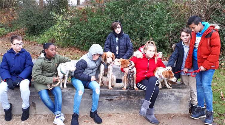 Hunde und Kinder - erschöpft, aber glücklich.HDG-Schule / Ilse Hirschner