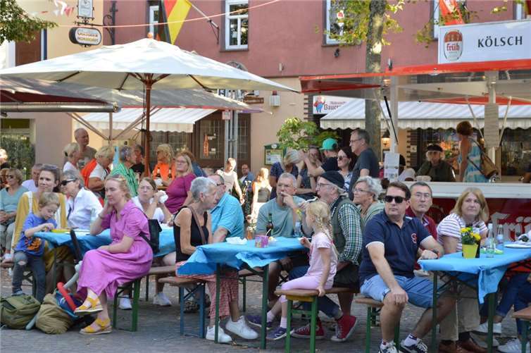 Hunderte von Menschen feierten das Fest der Kulturen auf dem Remagener Marktplatz.