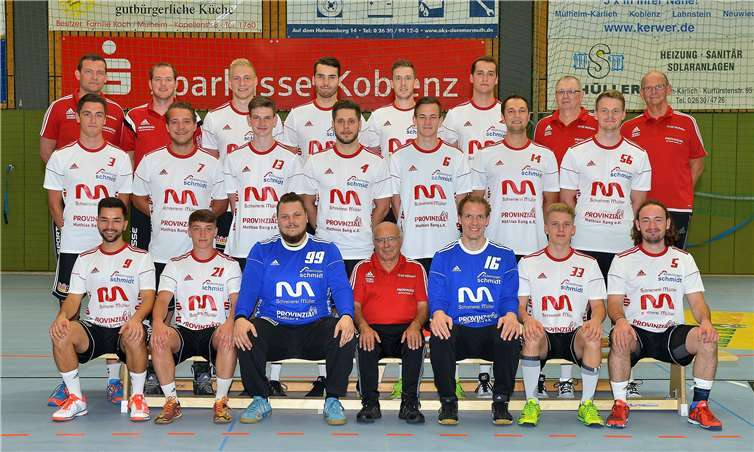 H.v.l.: Trainer Hilmar Bjarnason, Co.-Trainer Christoph Räder, Martin Langen, Philipp Schwenzer, Julian Vogt, Jan Hommen, Betr. Heinz Arenz, Betr. Bernhard Langen; m.v.l.: Lucas Freimuth, Andreas Dahmen, Lars Rieder, Max Zerwas, Marco Lebernegg, Arthur Glaubez, Nils Becker; v.v.l.: Stephan Nauroth, Alexander Backes, Alexander Winkel, Tobias Zelter, Jakob Wallura und Lukas Helf.