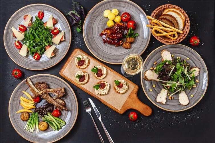 Hygienisch sauberes Geschirr ist ein wichtiger Faktor für die Zufriedenheit der Gäste in der Gastronomie.