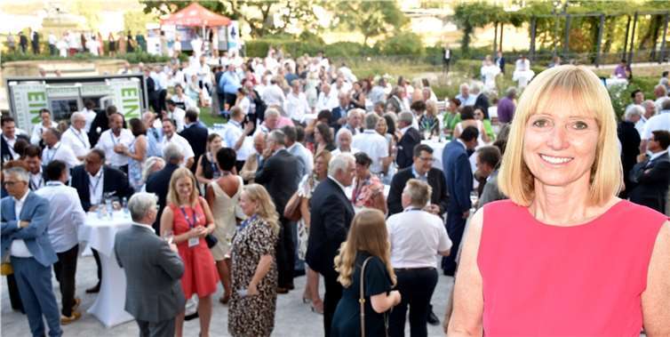 IHK Präsidentin Susanne Szczesny-Oßing freute sich über viele Gäste beim Sommerabend der Wirtschaft.