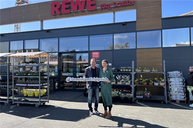 IHK-Vizepräsident Jörg Schäfer und IHK-Regionalgeschäftsführerin Andrea Stenz.