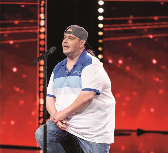 Ian Jory im Einsatz: Der Westumer präsentierte seine Songs in Bremen der Supertalent-Jury bestehend aus Dieter Bohlen, Bruce Darnell und Sarah Lombardi.Foto:TVNOW/Stefan Gregorowius