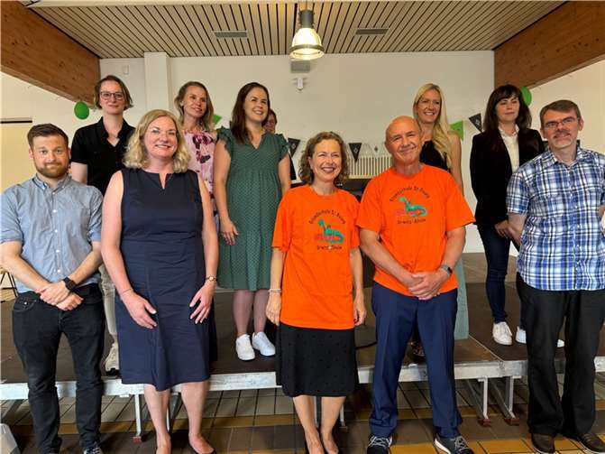 „Ich danke Ihnen allen ganz herzlich dafür, dass ich diesen schönen Abschluss meiner 37 Dienstjahre, 22 davon in Urmitz, erleben durfte“, so Thomas Rauch in seiner Abschiedsrede.  Foto: Ortsgemeinde Urmitz/Norbert Bahl