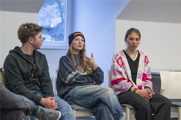Jugend zeigt bei Austausch mit Politikern in Haus Wasserburg, dass sie mitreden können - und wollen