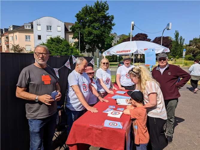 „Ich tu’s“ sammelte Unterschriften an einem Infostand.  Foto: „Ich tu’s“