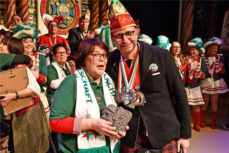 Ida Pulger aus Saffig bekam den Kreiswackes 2025 aus den Händen von Landrat Marko Boos verliehen. Fotos: Kreisverwaltung MYK/Gasteyer