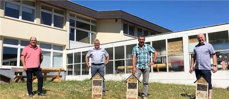 Ideengeber für dieses Naturschutzprojekt waren Stadtbürgermeister Hans Peter Ammel, Ralf Kraut (Vorsitzender des SPD OV Mendig) und Frank Post (Stellvertreter).Foto: privat
