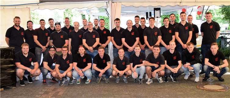 Ihr achtes Fest feierten die Buschhovener Junggesellen nach ihrer Neugründung. Fotos: EICH