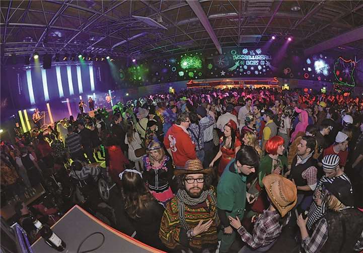 Ihre 44. Auflage erlebt der populäre Engerser Fußballerball am 1. März. privat