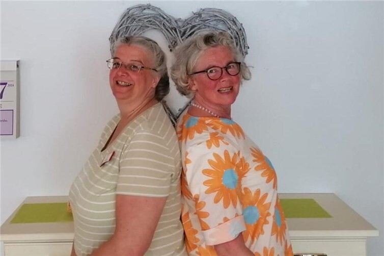 Ihre Ansprechpartnerinnen: links Monika Glunz & rechts Dorothe StruschkaEhrenamtskoordinatorinnen im AWO Seniorenzentrum Laubach
