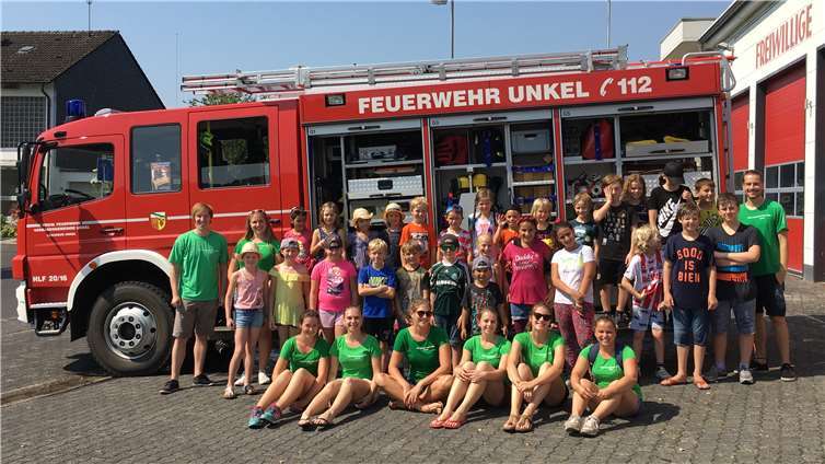 Ihre Feuerwehr besuchten Unkeler Kinder bei der CDU Ferienfreizeit. privat