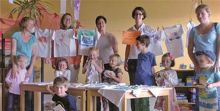 Ihre Kreativität konnten die Wershofener Kindergartenkinder unter anderem beim Gestalten von T-Shirts in Batiktechnik ausleben. privat