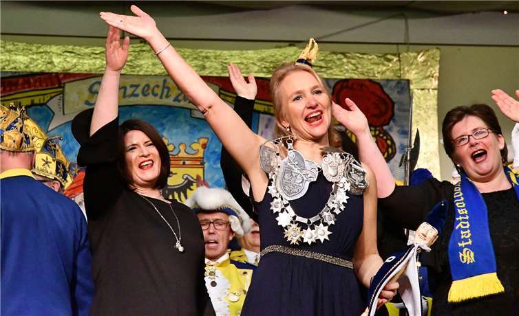 Ihre Tollität Sentiaca Dagmar I. Fürstin aus altem rheinischem Geschlechte, Herrscherin auf Schloss Monreal am Stadtgraben herrscht in der Session 2019/20 über die Sinziger Jecken. Fotos: RASCH