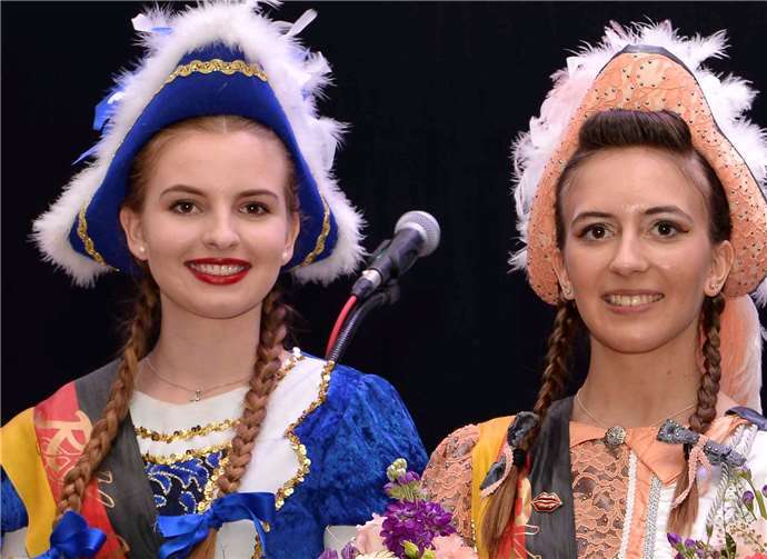 Ihre Zeit als RKK Mariechen endete am vergangenen Wochenende. Mit viel Lob und einem Blumenstrauß wurden Anna-Lena Stern (r.) und Jasmin Leinen verabschiedet. Leider fehlte die Dritte im Bunde Anna-Maria Weiler.