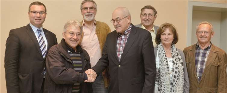 Ihren Vorstand bestätigte die Senioren-Union Grafschaft bei der Mitgliederversammlung mit dem Landtagsabgeordneten Horst Gies (links) als Gastredner: Bernd Profittlich, Günther Armbruster, Vorsitzender Wolfgang Kanter, Dieter Seiwerth, Gerta Gros und Manfred Miesig. VJ