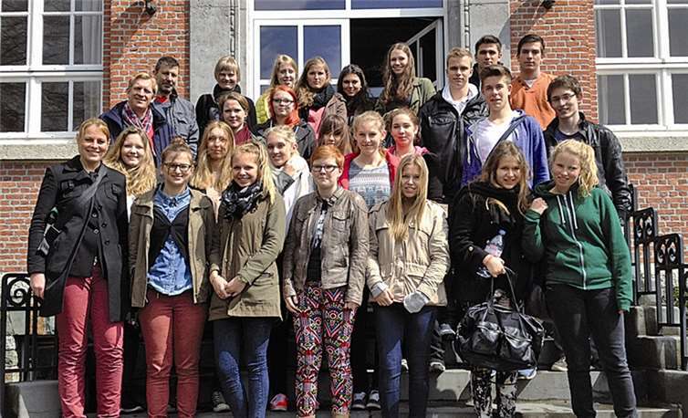 Ilka Dahlmanns und Bernd Engels mit den deutschen SchülerInnnen. privat