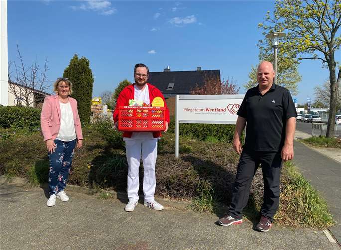 Ilka Rick, Joachim Schneider und Christian Dues, Pflegedienstleitung Wentland.Fotos: privat