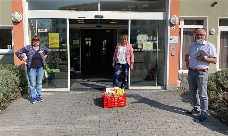 Ilka Rick mit Pflegedienstleiterin Beate Dünker und Einrichtungsleiter Stall Edwin Stall.Fotos: CDU Rheinbach