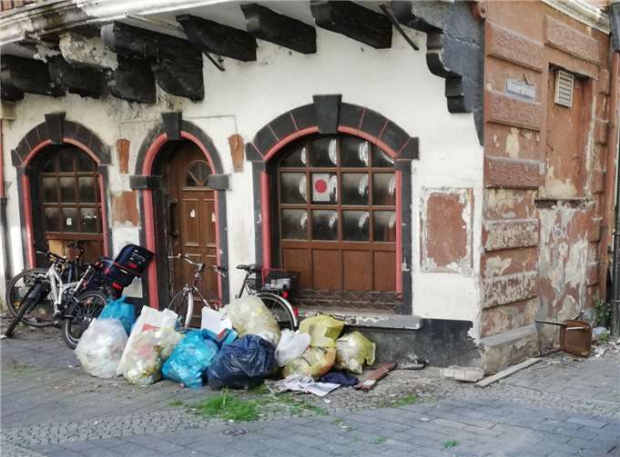 Illegale Müllablagerungen wie diese in der Rheinstraße gehören leider vermehrt zum Stadtbild. Es wird Zeit, dass das Ordnungsamt entschieden dagegen vorgeht. Dazu braucht es vor allem mehr Personal, um geltendes Recht durchzusetzen.Foto: FWG Andernach e.V.