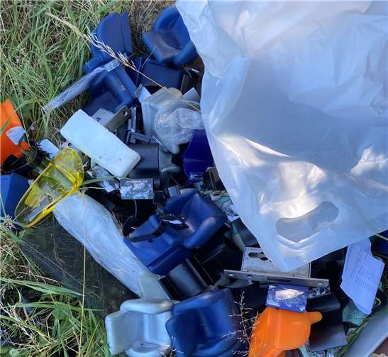 Illegaler Hausmüll wurde auf dem Feldweg sichergestellt. Fotos: privat