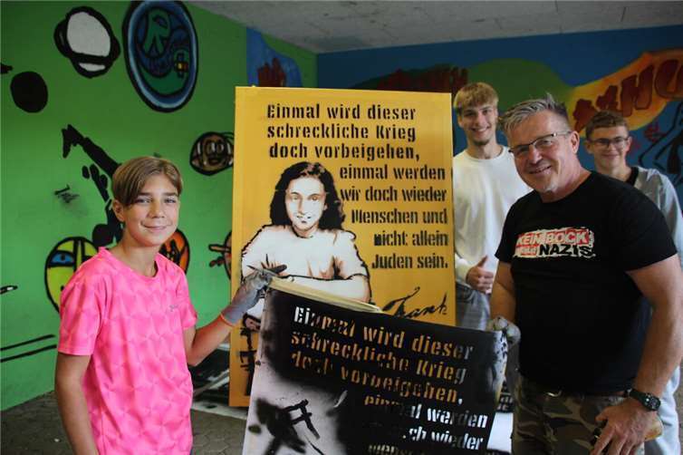 Illustrator Nils Oskamp führte auch unter anderem Workshops zum Thema „Streetart“ durch.  Foto: Realschule plus und FOS Untermosel