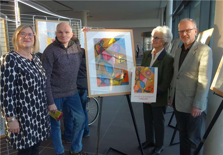 Illustre Gäste (von links): Dr. Sabine Nikolaus (Landesleiterin Boehringer Ingelheim Deutschland), Künstler Jürgen Knevels, Ulrike von Baumbach (Enkelin von Firmengründer Albert Boehringer) und Werner Keggenhoff (Landesvorsitzender Weißer Ring und Vorsitzender der Jury).Foto: privat