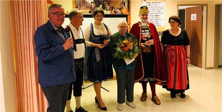 Ilse Hujet, Laurentia 2019, durfte sich über einen schönen Blumenstrauß freuen. Foto: privat