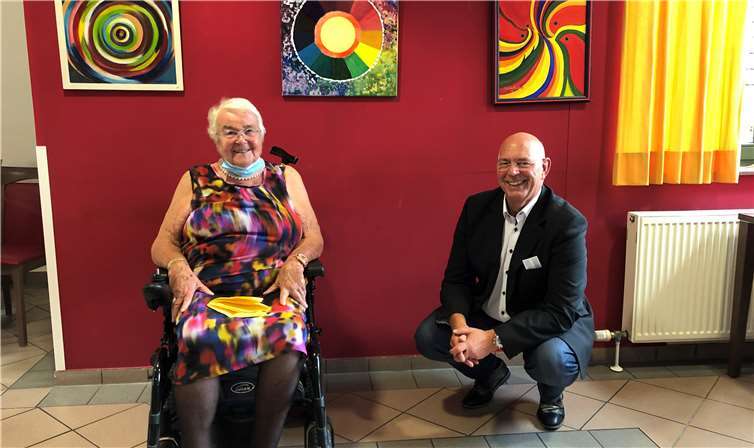 Ilse Walkenbach, Künstlerin u. Jörg Schneider-Ramseger, Einrichtungsleitung. Foto: privat