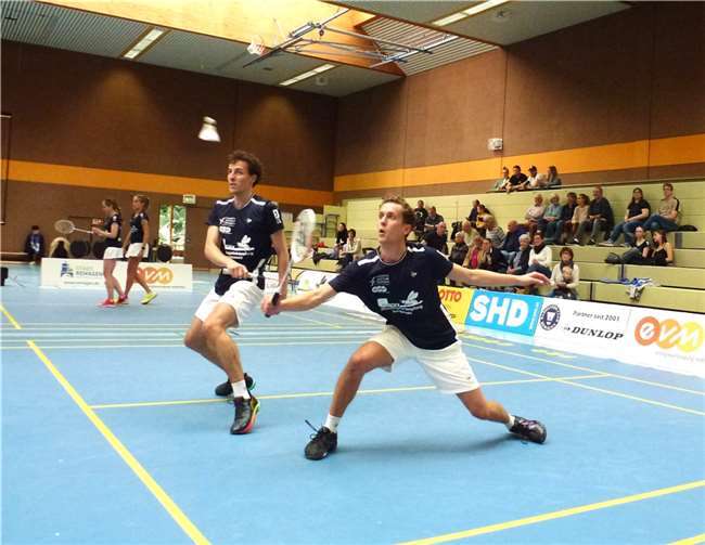 Im 1. Doppel Leo Johnson (re.) und Thilo Mund war voller Einsatz gefragt. Quelle: BC Remagen