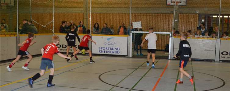 Im 200 qm großen Cage spielte man „drei gegen drei“. Fotos: privat