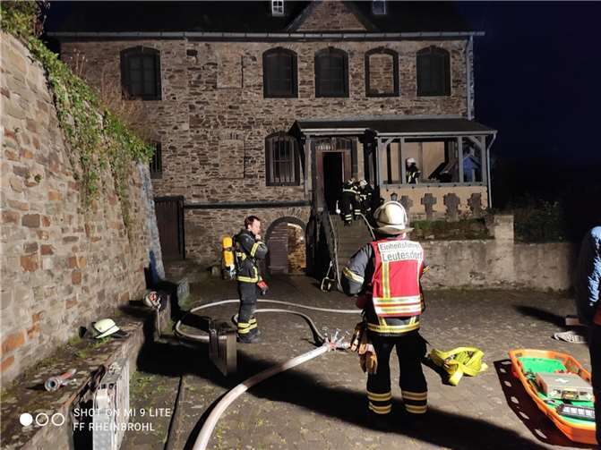 Im Abschnitt 1 waren drei Trupps unter Atemschutz eingesetzt. Fotos: LZ Rheinbrohl