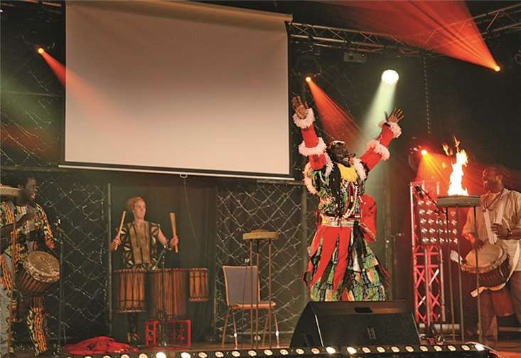 Im Afrika-Showteil begeisterte besonders Biroko mit Tanz und Trommelwirbel.