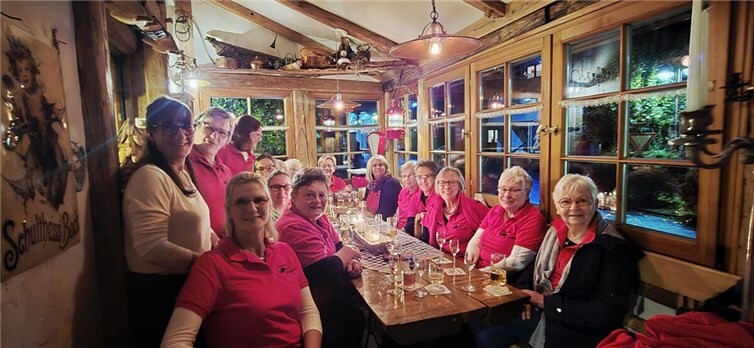 Fahrt ins Blaue der Ariendorfer Goldherzchen  Im „Ahle Eck“ fand der Abend einen gemütlichen Ausklang.