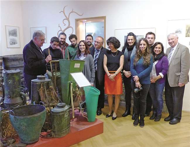 Im Ahrweinforum erläuterte Paul Gieler das Weinmuseum, der Mediziner Gerhard Kreuter sprach über gesundheitsfördernde Wirkung.