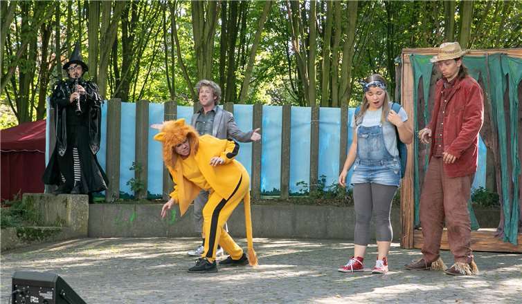 Im Amphitheater im Rheinbacher Freizeitpark führt der Verein „Rampenwutz“ derzeit das Stück „Der wundervolle Zauberer von Oz“ mit einem professionellen Ensemble auf.Fotos: JOST