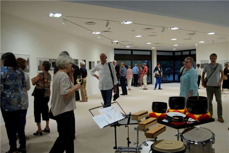 Im Anschluss an das Podiumsgespräch sahen die Gästedie Bilder sicherlich noch einmal mit ganz neuen Augen.